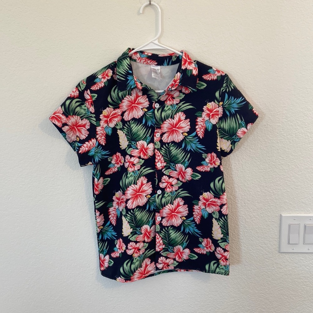 Vintage Hawaiian button up shirt. Size XL